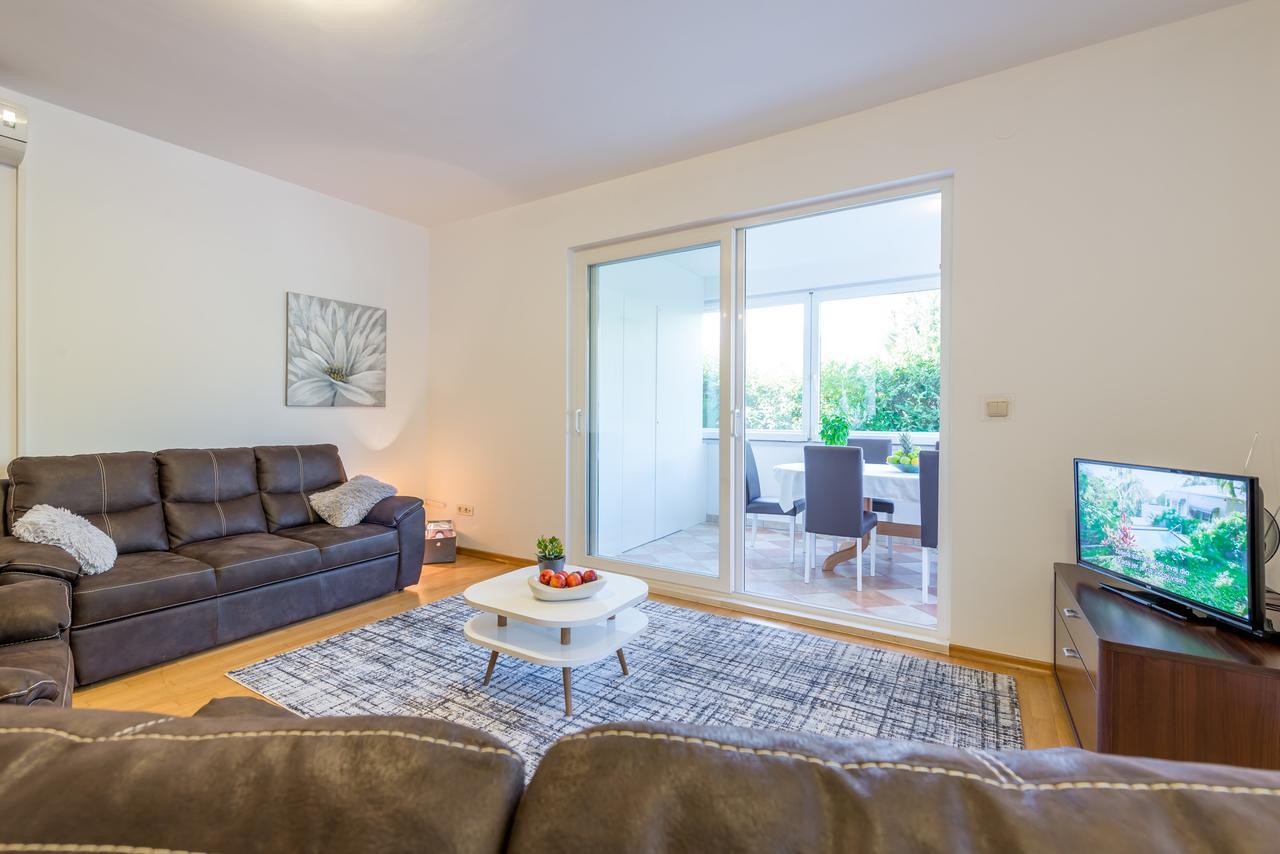 Apartment With Terrace And Mini Pool Green Gold ドゥブロブニク エクステリア 写真